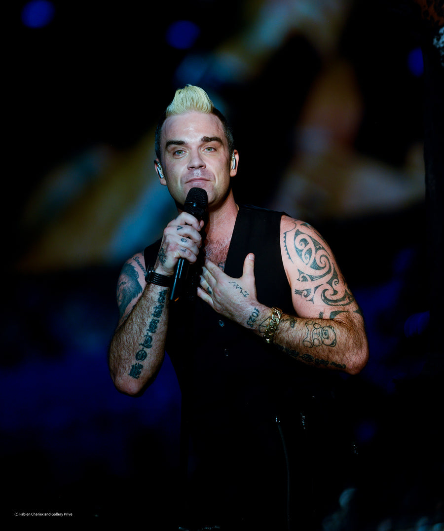 Robbie Williams — Hand on Heart